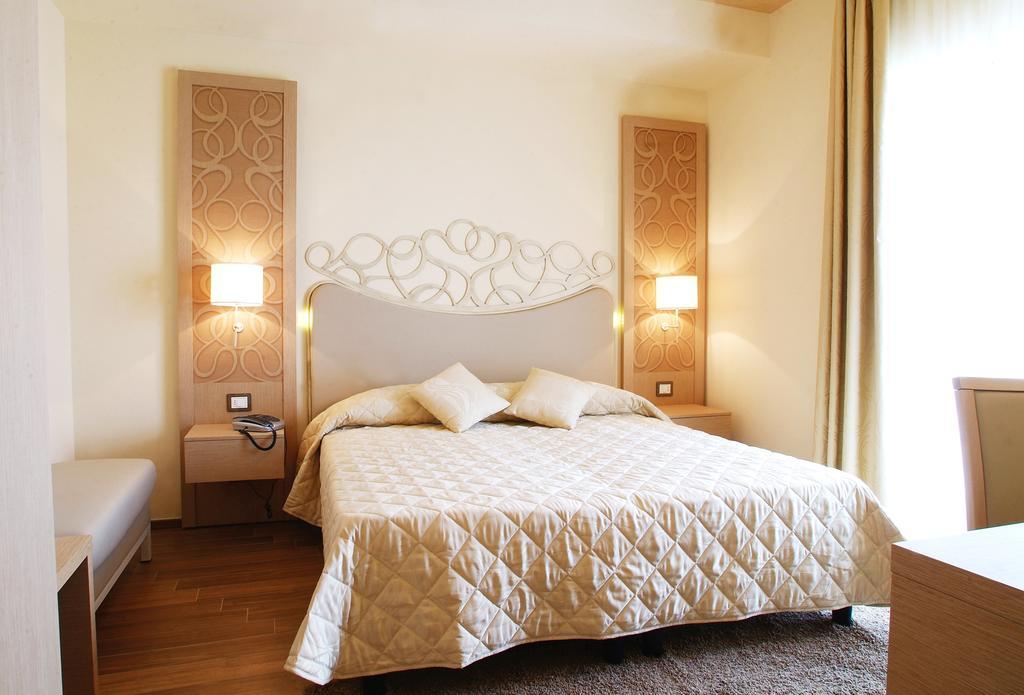 Hotel Duchessa Della Sila San Giovanni in Fiore Room photo